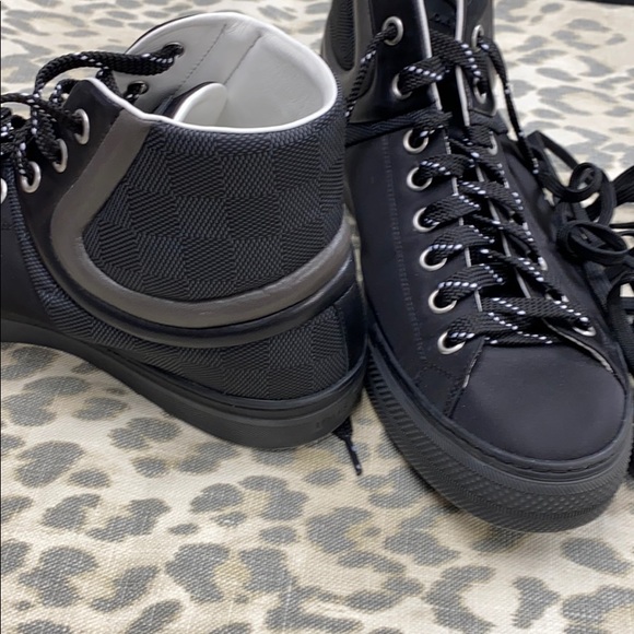 Louis Vuitton sneakers - Picture 2 of 8